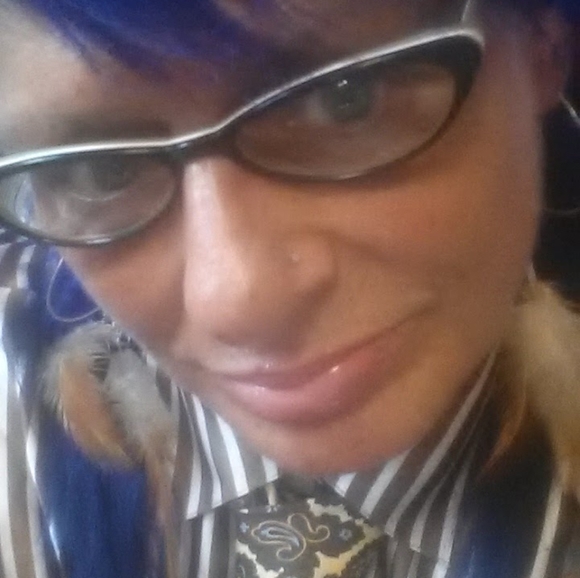 Meet your Posher, Suzi - Picture 2 of 3